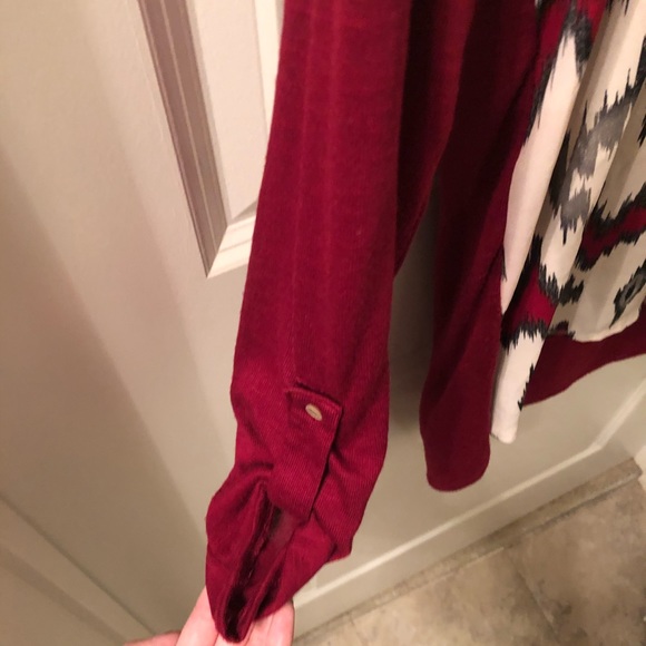 ⚡️2/$25⚡️ 3/4 sleeve shirt - Picture 3 of 3